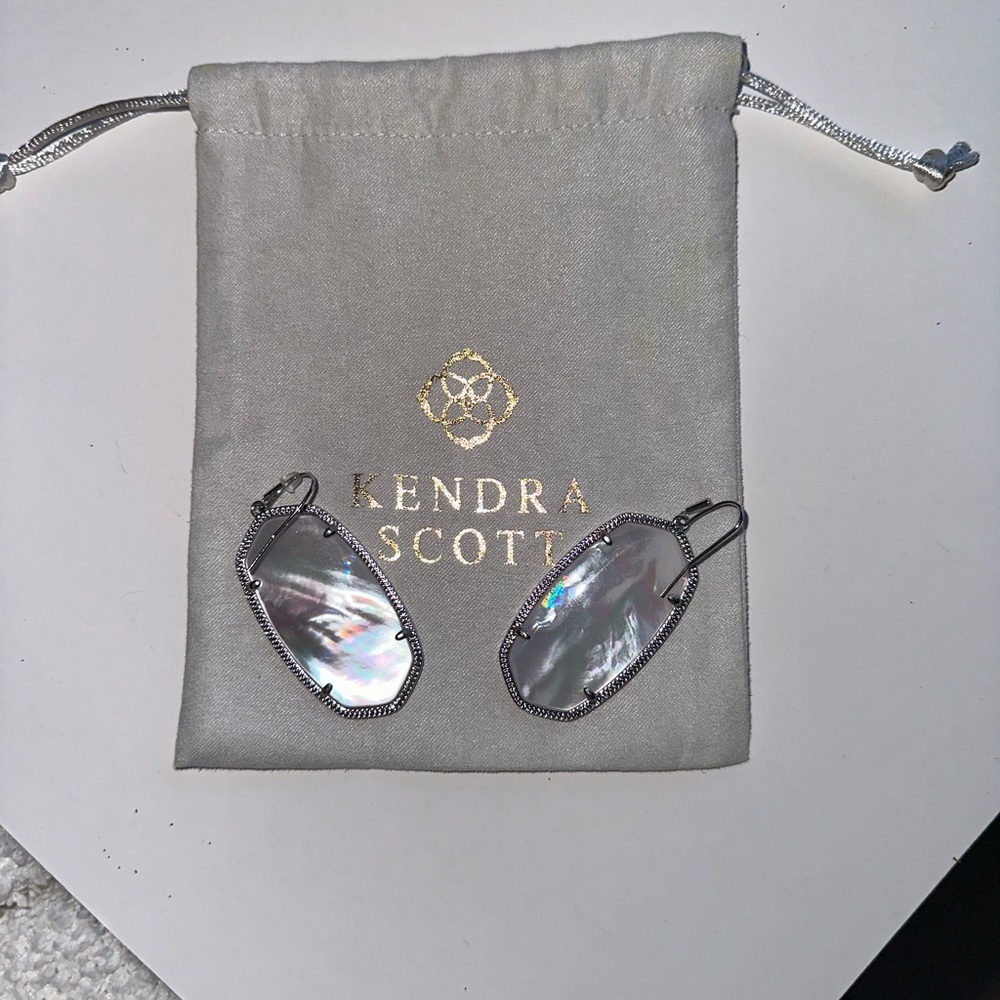 Kendra Scott Silver Mother of the Pearl Earrings - Picture 1 of 4